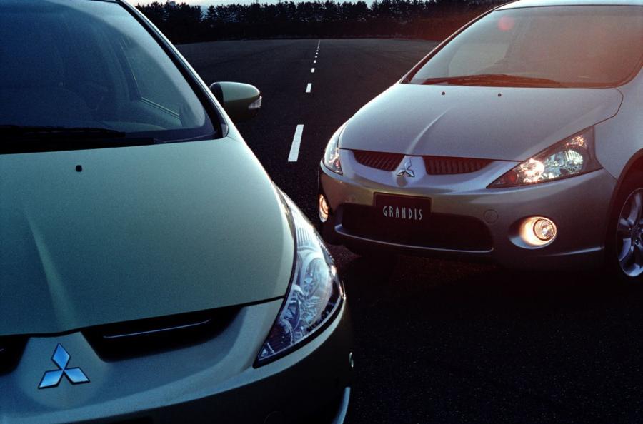  Mitsubishi Grandis 2003 года  (фото 6 из 9)